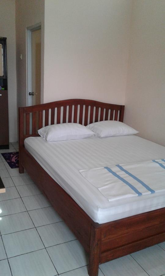 Canary Guesthouse Yogyakarta Exterior photo